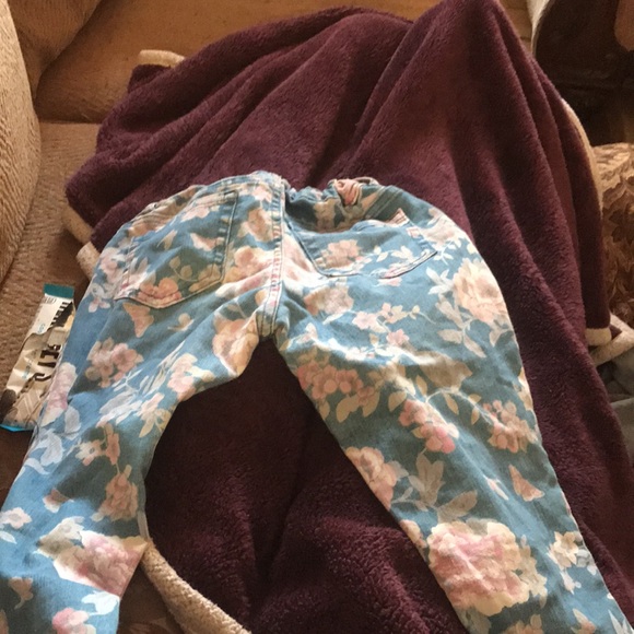 Selling these jeans - Picture 3 of 4